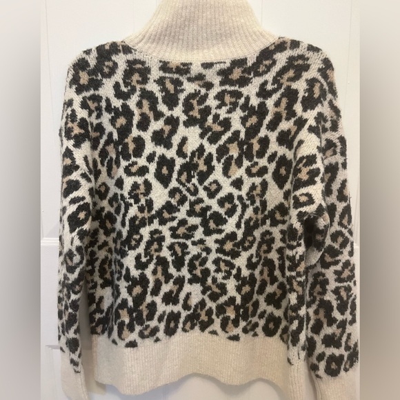 NWT LOFT Petites M Leopard Print Turtleneck Sweater Cream Long Sleeve - Picture 6 of 8